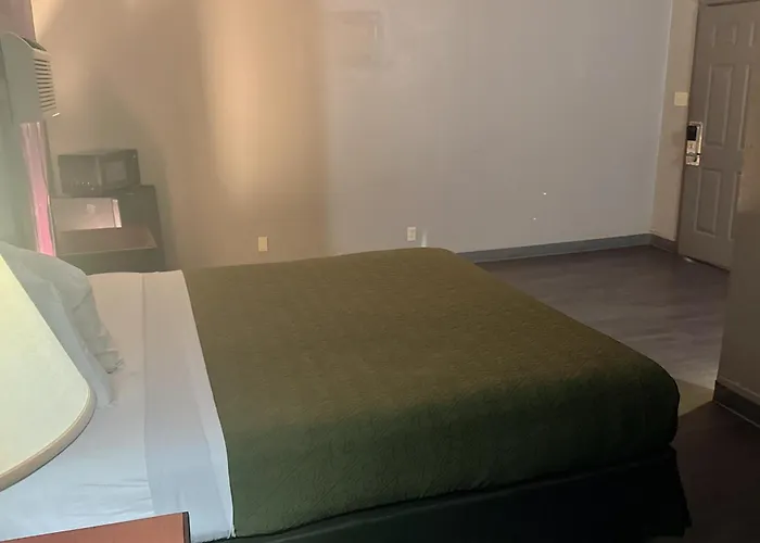 Deluxe Inn